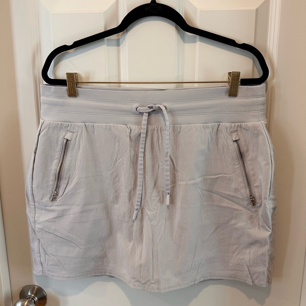 Athleta Skort Size 14 Light Gray Athletic Built-In Shorts Zip Pockets